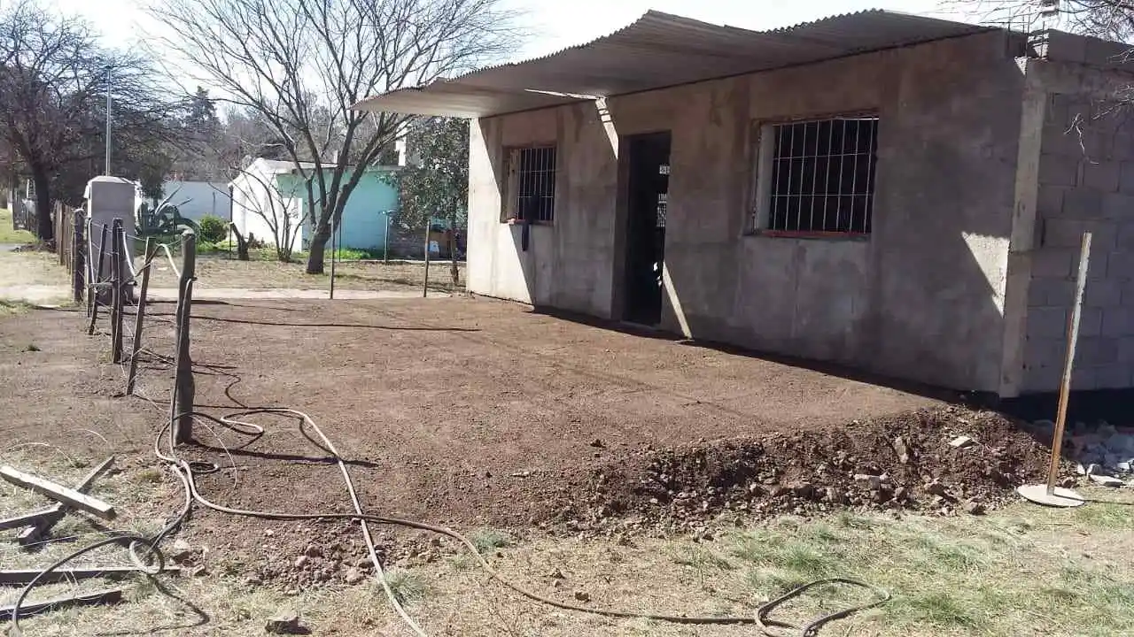 Casa en construcción, en terreno 1000m2 mas galpón en construcción, Mi Granja