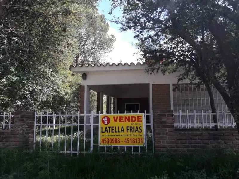 BIALET MASSÉ - VENDO/PERMUTO -CASA CON TERRENO 900m² - SALIDA A DOS CALLES- CG