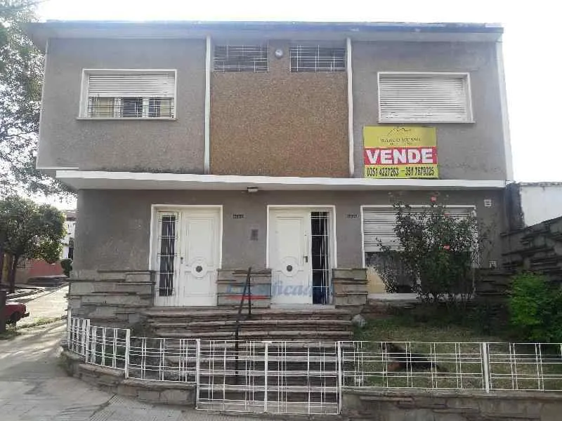 BELLA VISTA -ELPIDIO GONZALEZ 1446 -CASA ESQUINA A REMODELAR - 5 DORM/GARAGE