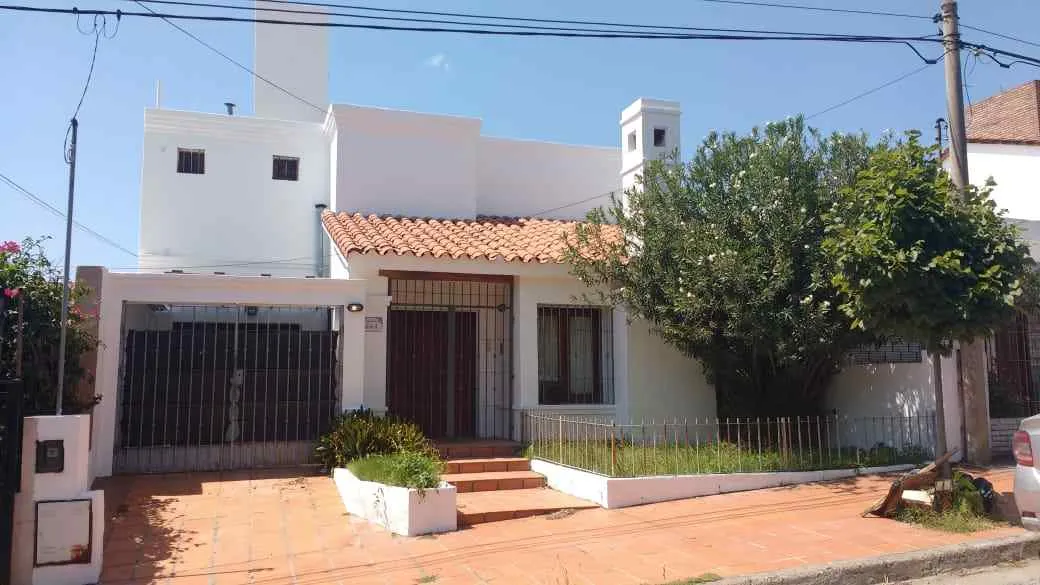 VENDO CASA 3 DORMITORIOS EN BARRIO COLINAS DE VELEZ SARSFIELD - APPTO CREDITO