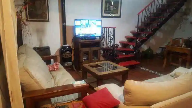 EXCELENTE !!!! CASA EN Bº ALTA CORDOBA APTO PERMUTA CASA EN LAS SIERRAS