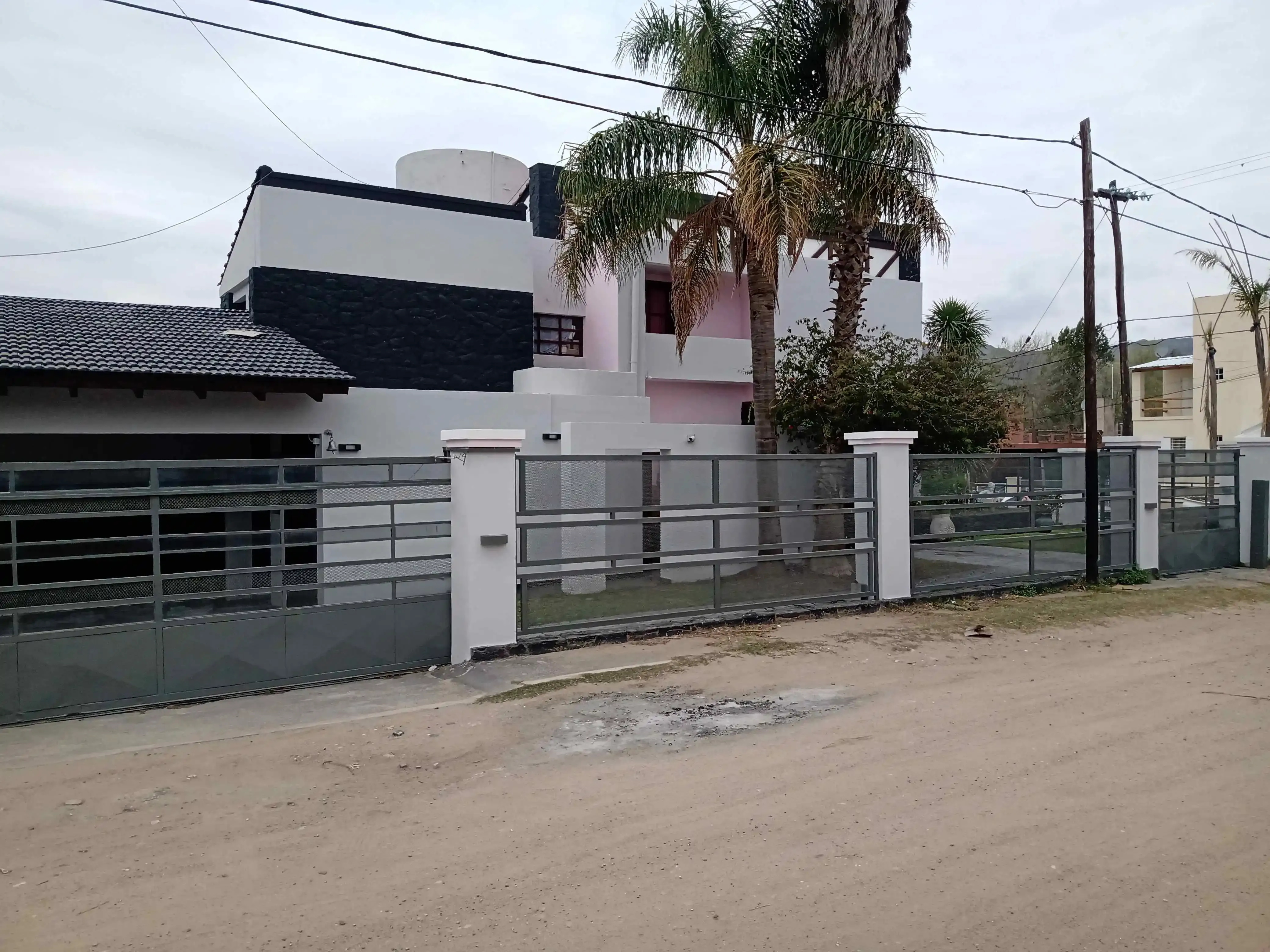 PERMUTA-FINANCIACION -EXCLUSIVA RESIDENCIA DE CATEGORÍA CON VISTA AL LAGO EN COSTA AZUL – VILLA CARLOS PAZ