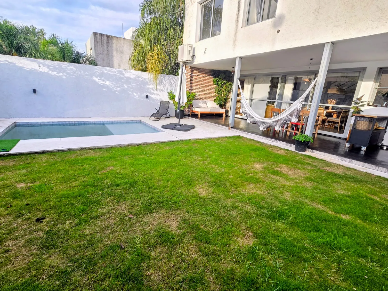 Vendo casa en Campo de Vuelo B° Cerrado z/Valle Escondido - Casa 3D. c/pileta