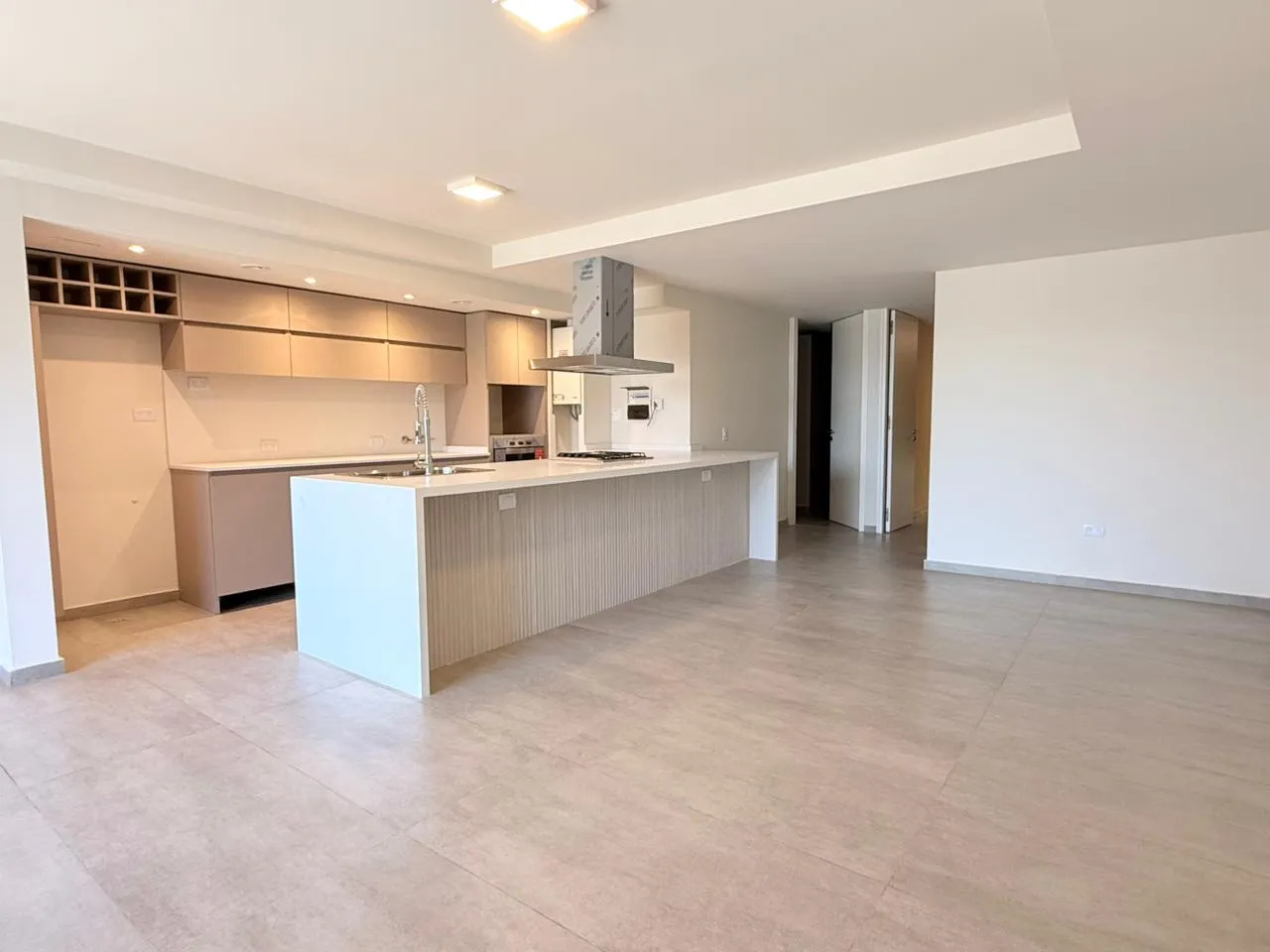VENTA DEPTO CON PATIO - COSTAS DE MANANTIALES (JX)