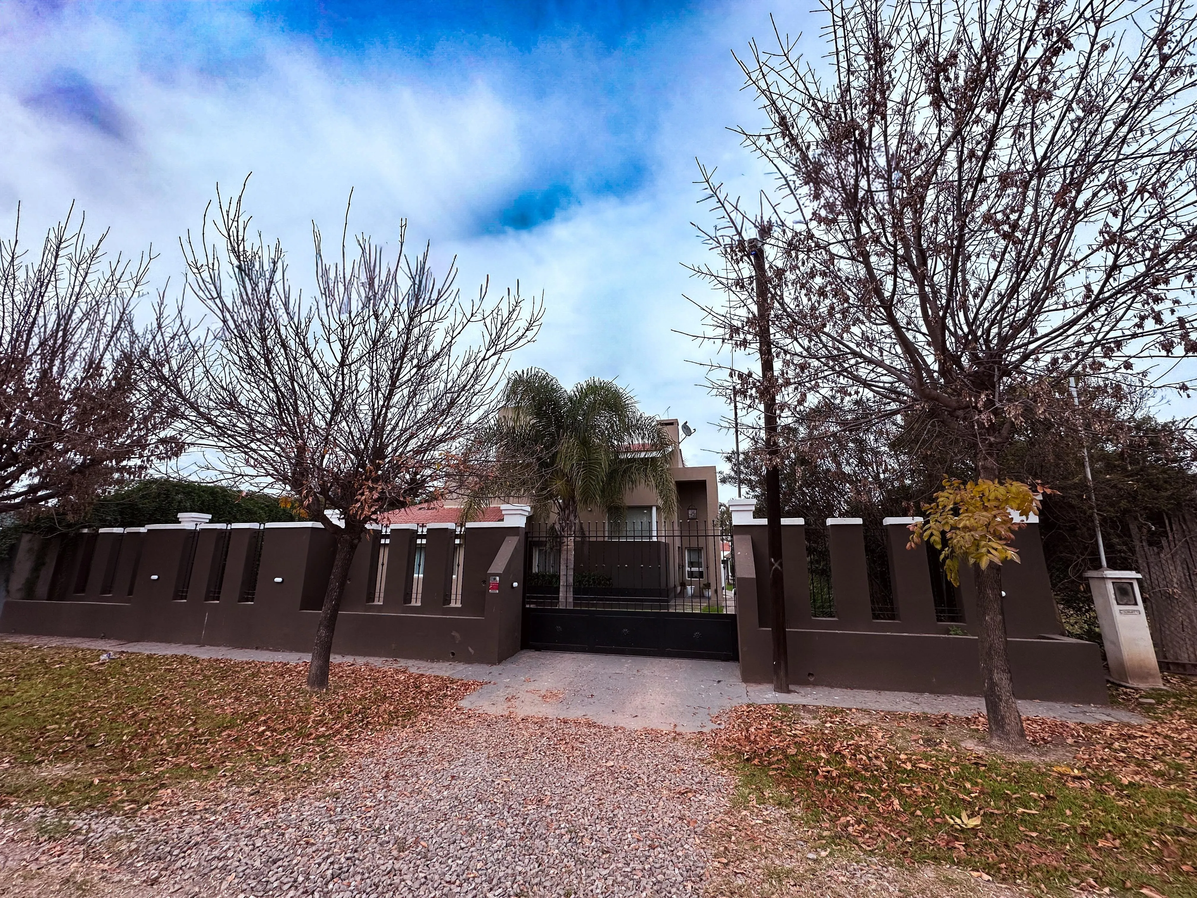 VENTA CASA 3 DORMITORIOS CON PILETA /  Juárez Celman
