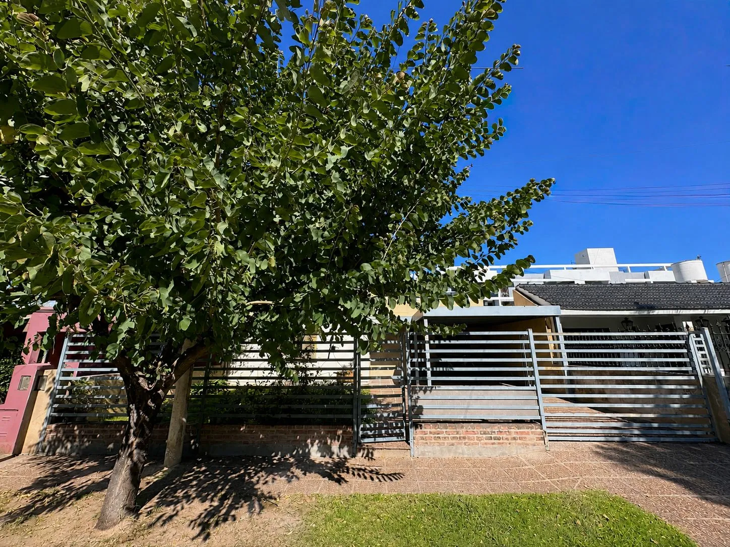 VENTA CASA 5 DORMITORIOS B° CHATEAU CARRERAS