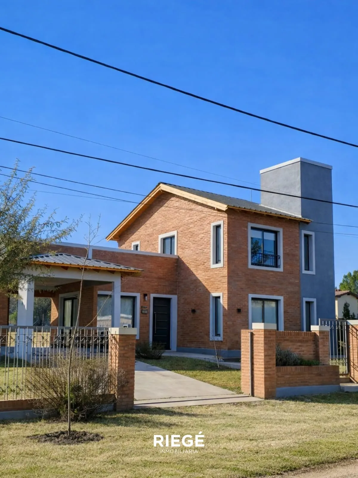 Se vende excelente propiedad en C Juan Zazu Mina Clavero