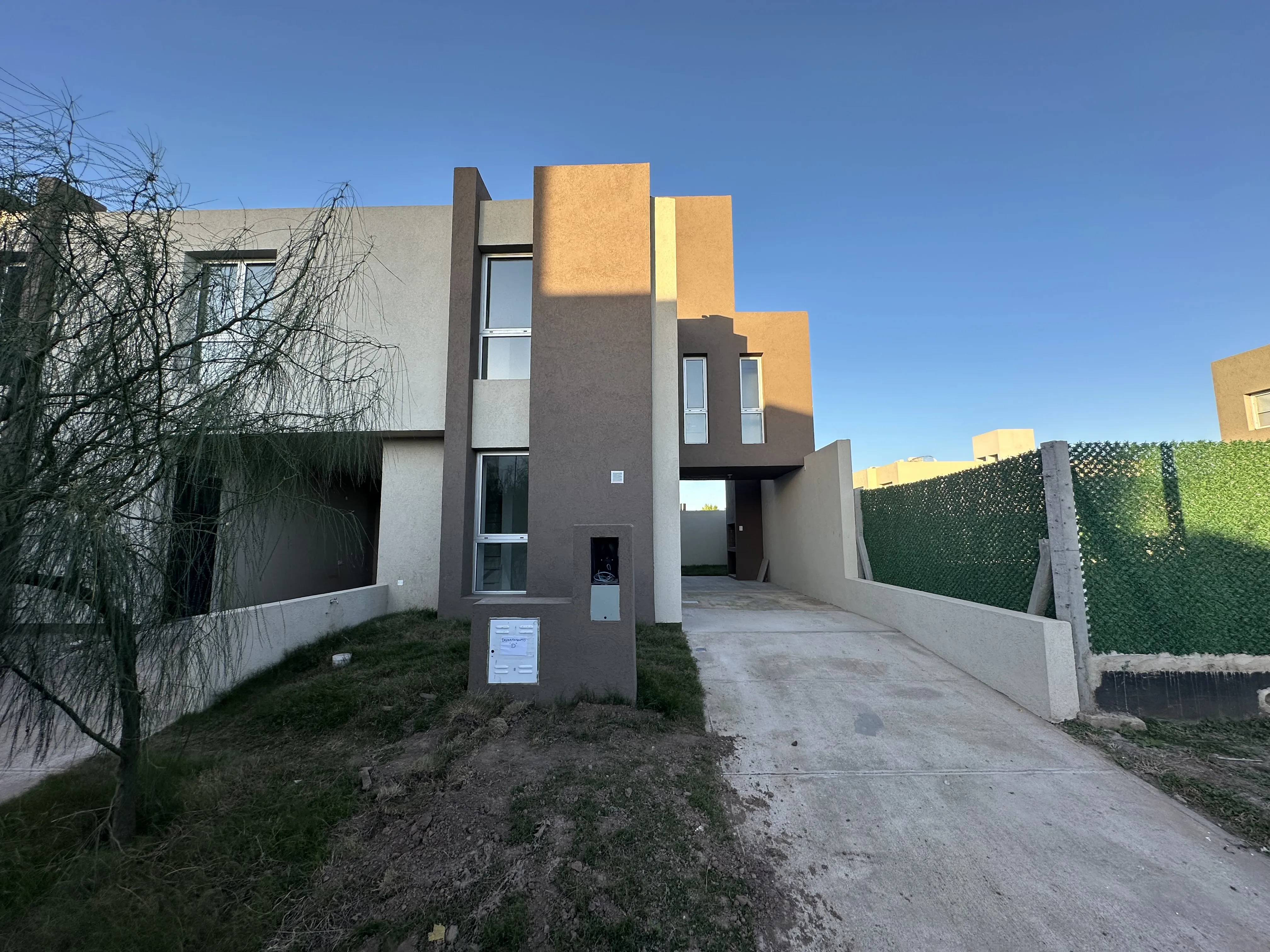 Dúplex en venta en Docta Boulevard – 2 dormitorios con patio y cochera