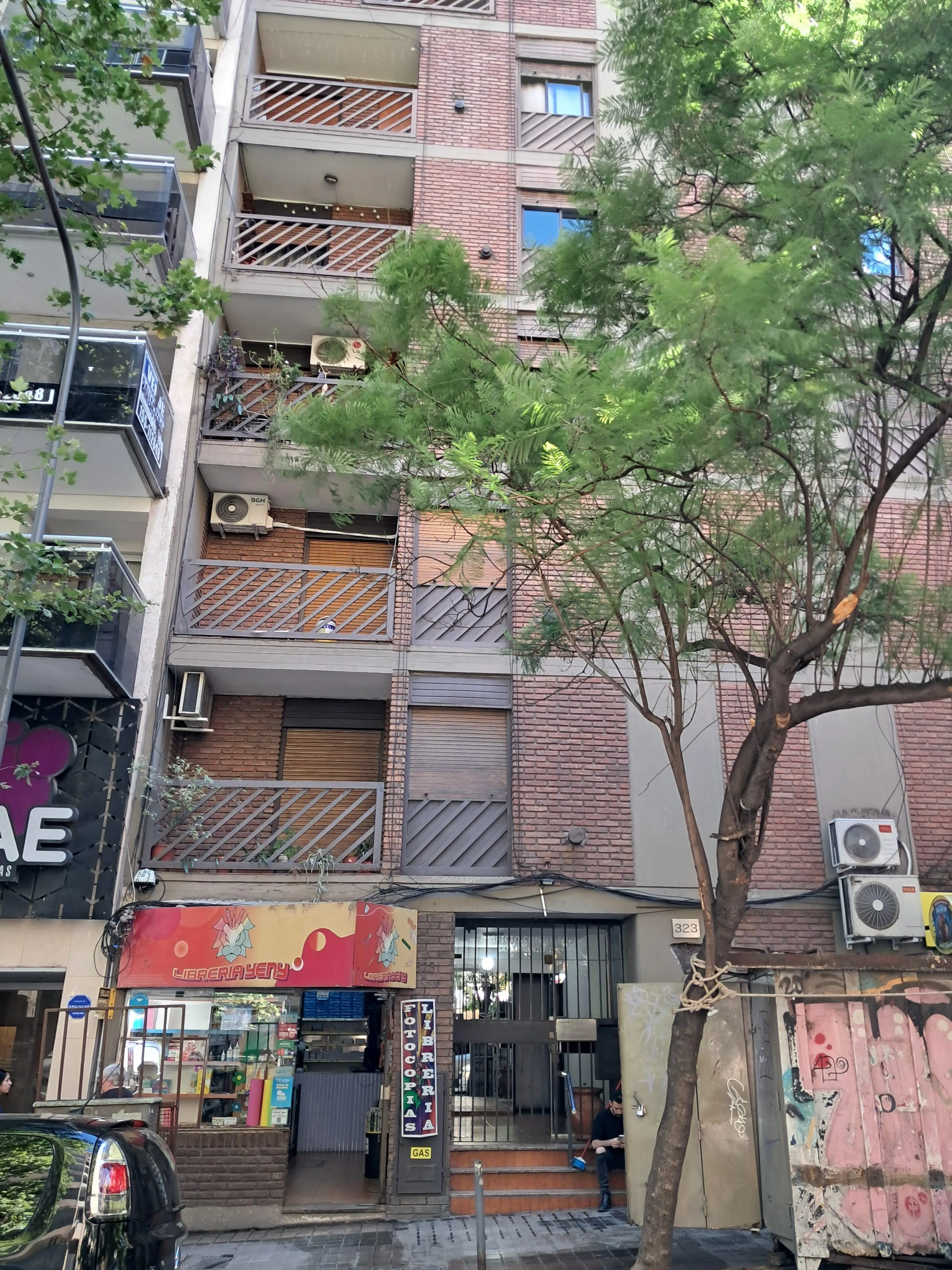 SAN LORENZO Y CHACABUCO Balcón y Terraza propia