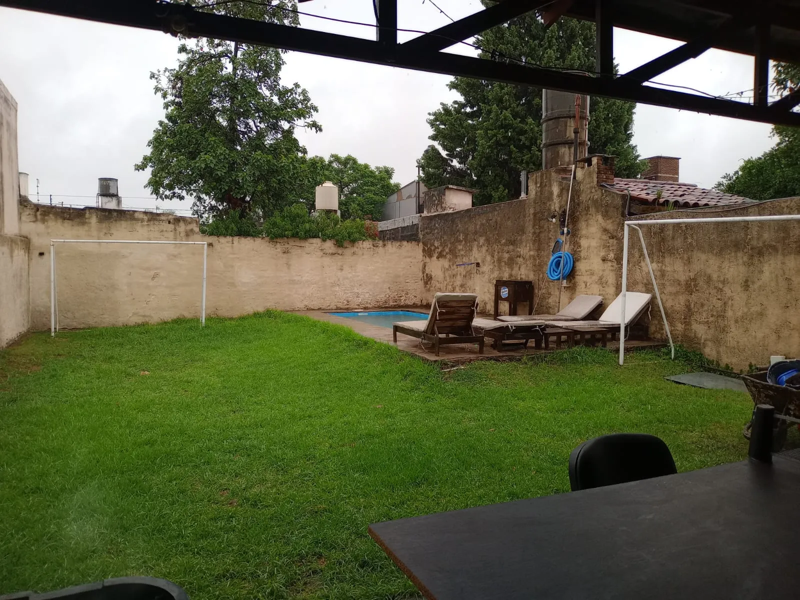 Casa con jardin y pileta en Bº Yapeyu