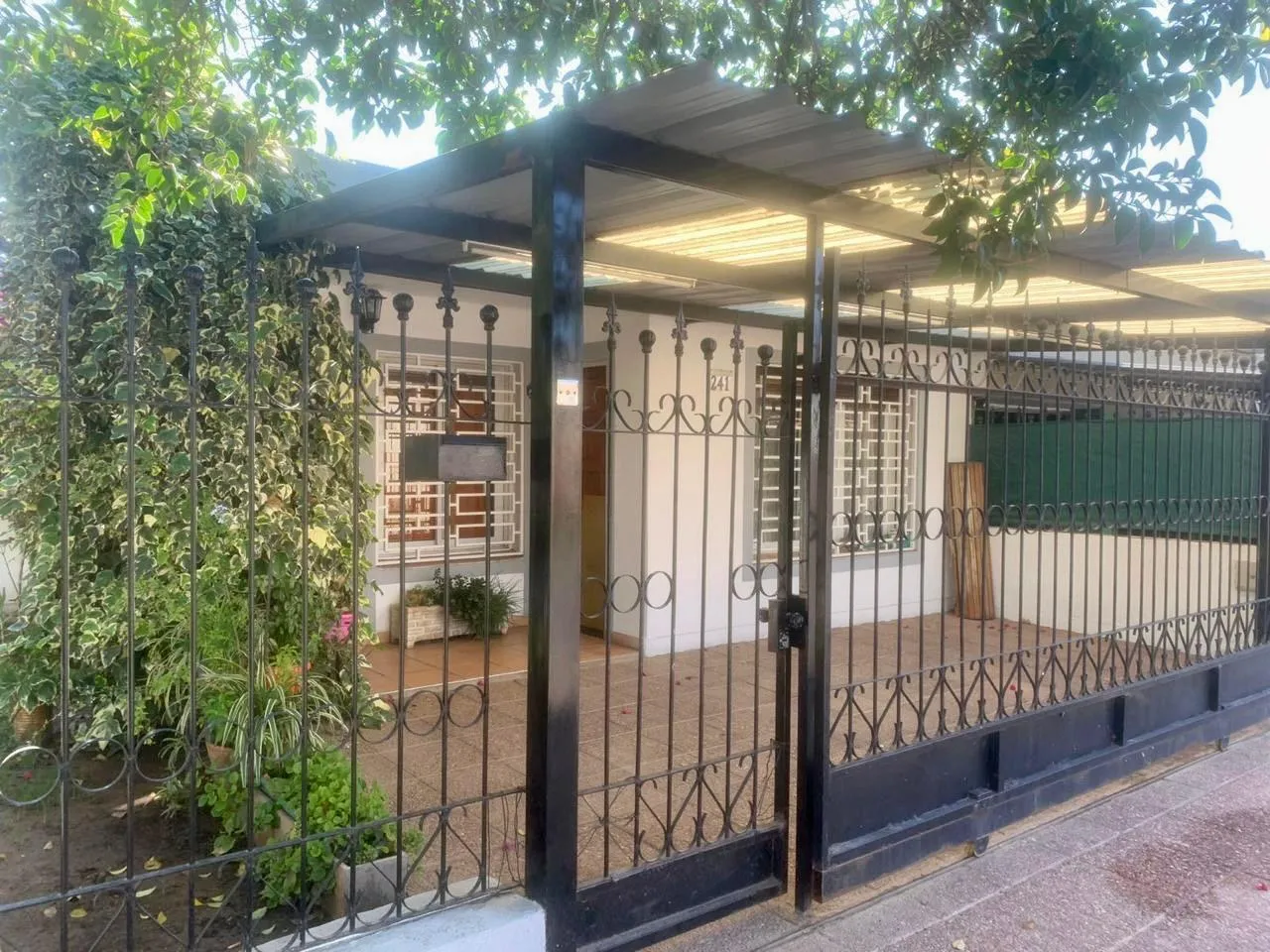Venta Casa 3 Dormitorios - Barrio Los Gigantes