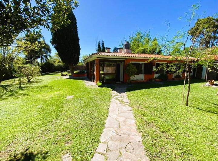 Casa · 170m² · 5 Ambientes · 1 Cochera