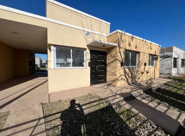 Casa · 70m² · 3 Ambientes · 2 Cocheras