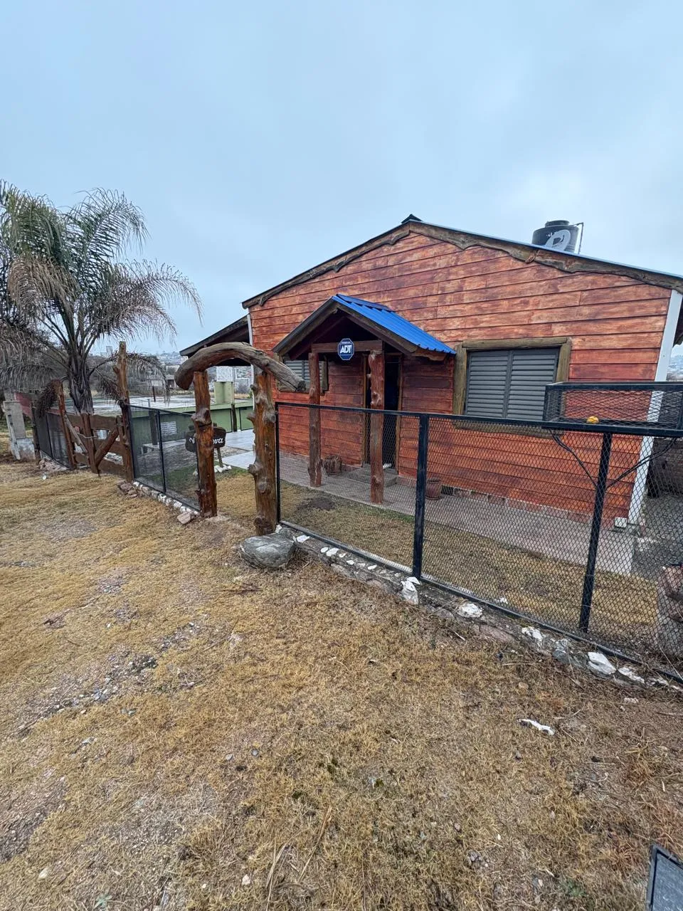 UN LUGAR DIFERENTE, CABAÑA EN VENTA DE 2 DORMITORIOS.