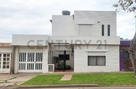 Casa · 157m² · 4 Dormitorios · 1 Cochera
