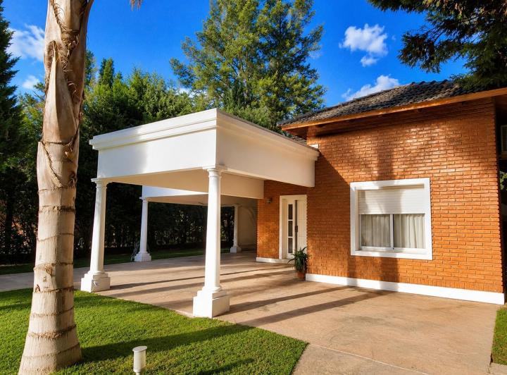 Casa · 225m² · 4 Ambientes · 2 Cocheras