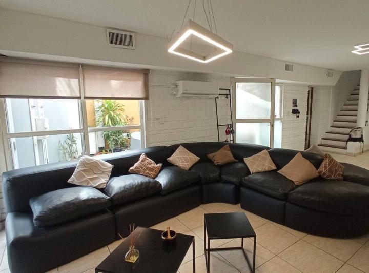 Casa · 180m² · 5 Ambientes · 1 Cochera