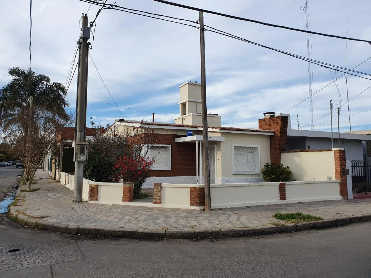 CASA SOBRE ERNESTO SONEIRA al 2600, Barrio La France