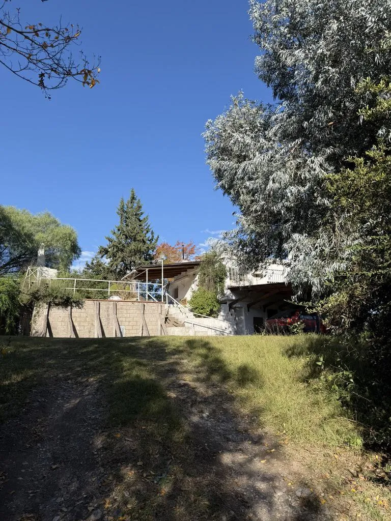 SE VENDE CASA  DEPTOS EN HOUSING CERRADO A METROS DE LA E53 !! IDEAL INVERSORES!