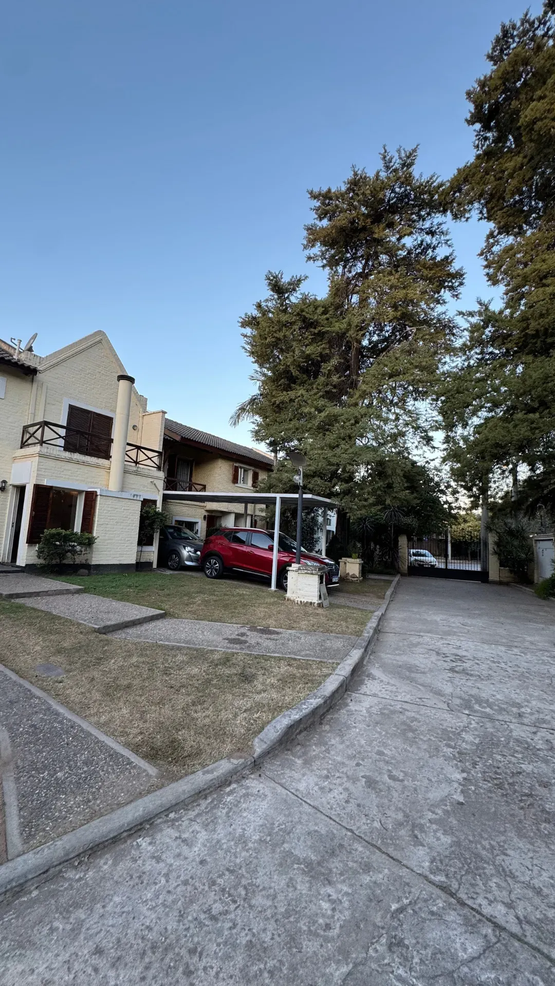 Casa 3 Dormitorios - Complejo Cerrado - Granja de Funes