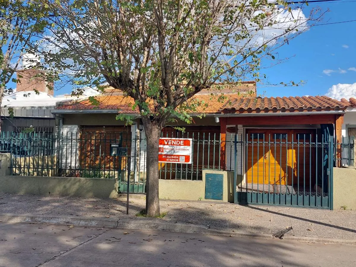CASA EN VENTA 3 DORMITORIOS BARRIO ESCOBAR