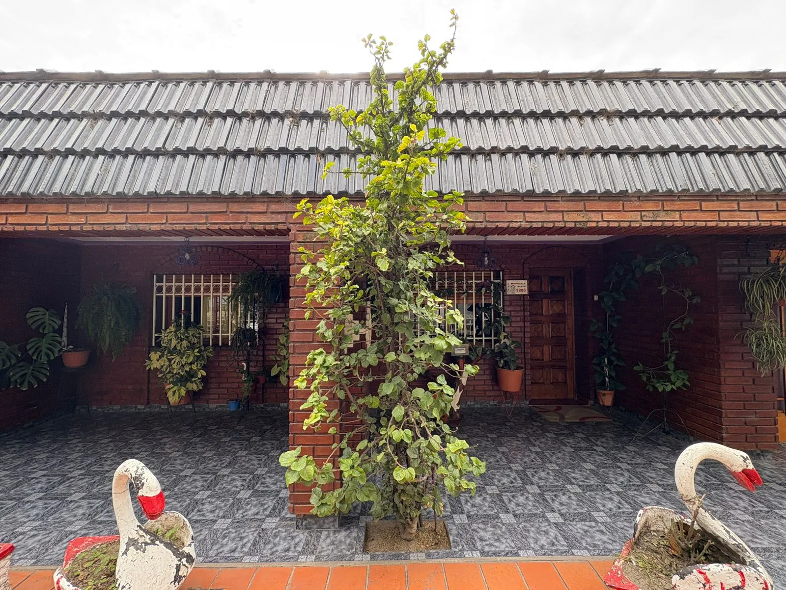 VENTA CASA EN UNA PLANTA 3 DORM B° POETA LUGONES