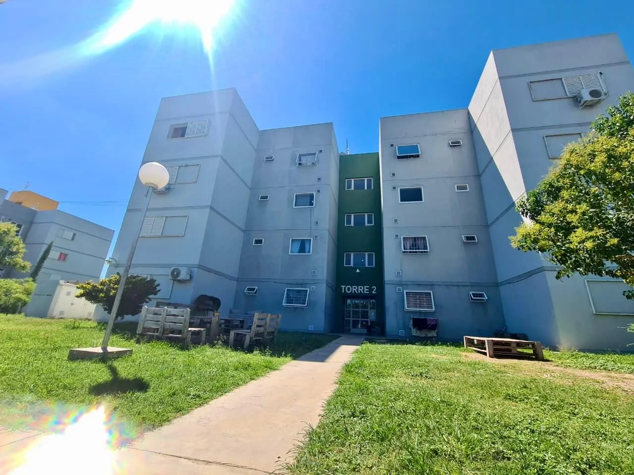 VENTA DEPARTAMENTO 2 DORMITORIOS CON COCHERA – B° LOS ÁLAMOS