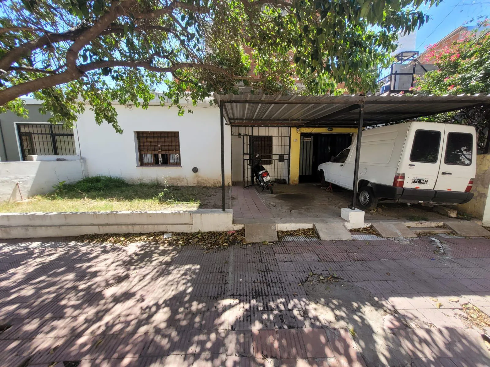CASA DE 3 DORMITORIOS CON DEPTO DE 1 DORMITORIO Y DEPTO  A TERMINAR EN RESIDENCI...