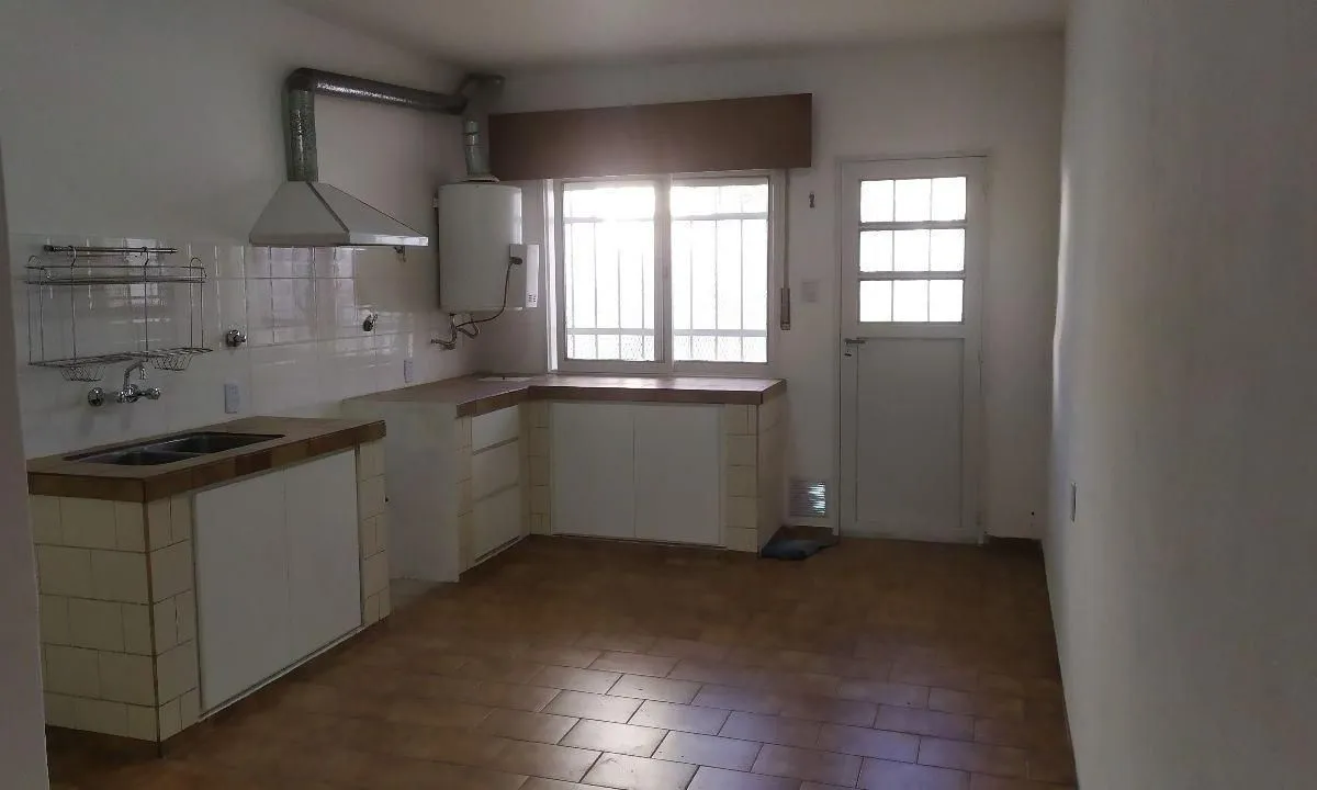 Dúplex dos plantas con patio y terraza - Barrio Cupani