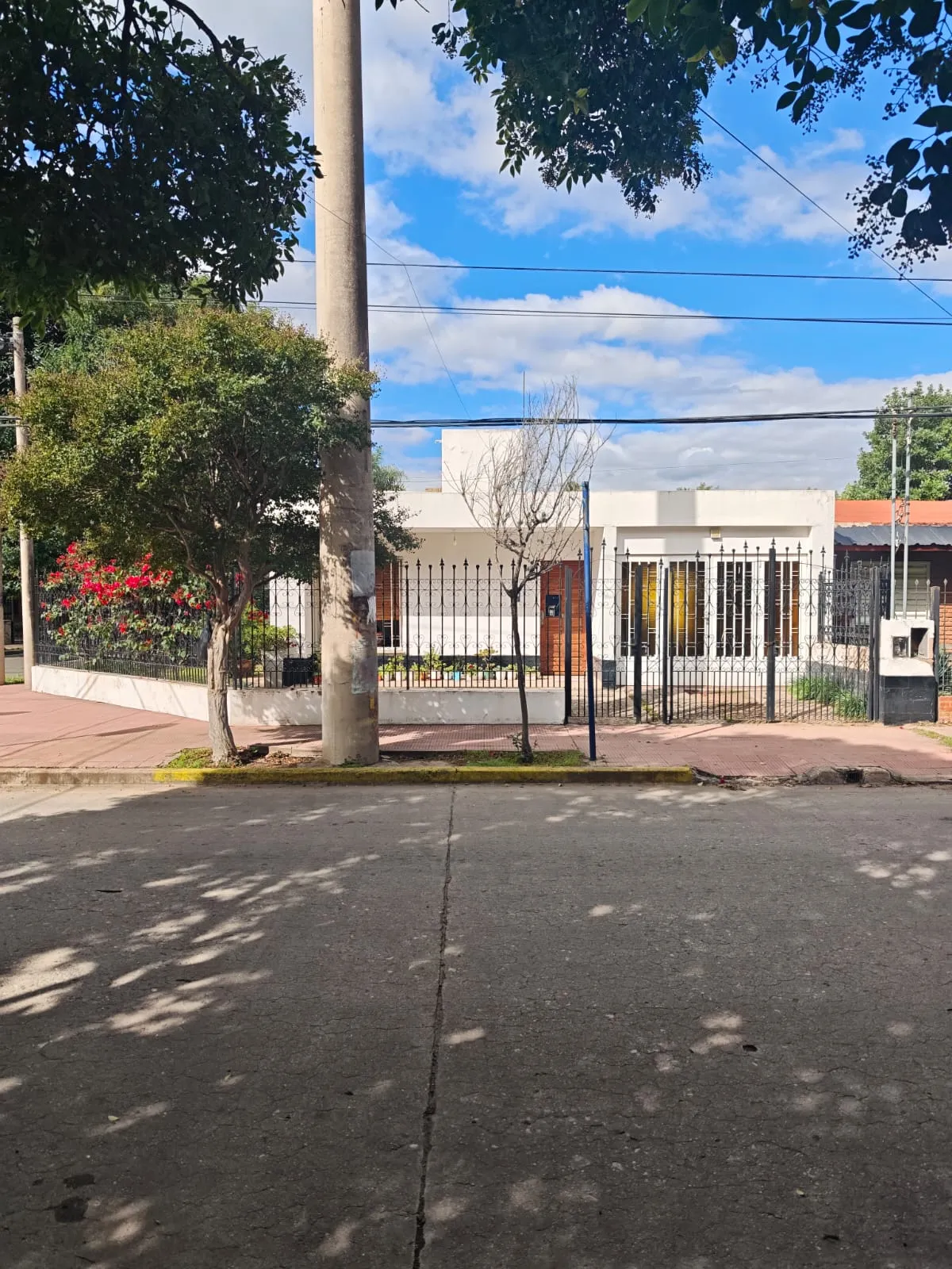 Vendo casa de tres dormitorios en barrio Residencial Velez Sarsfield