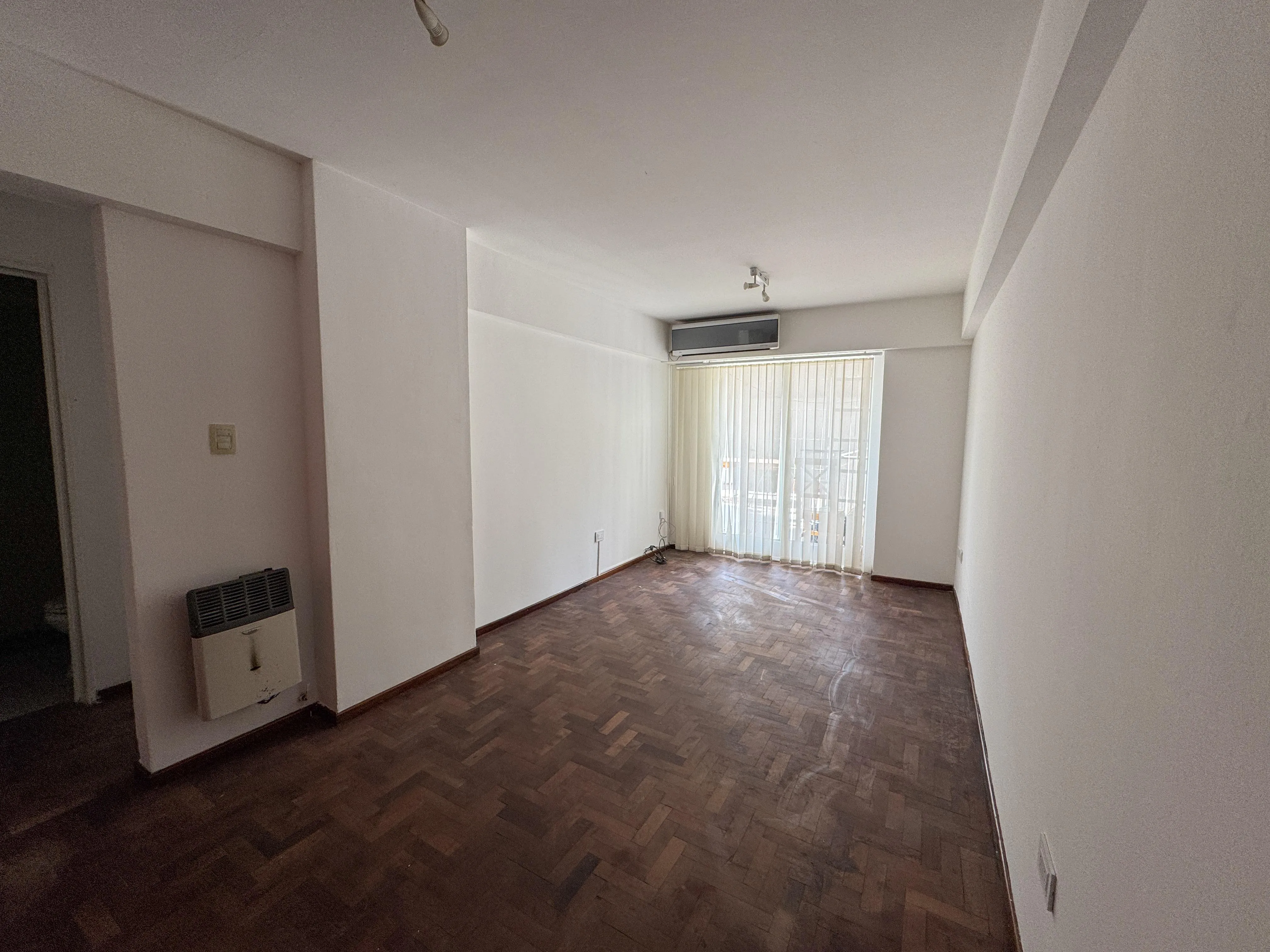 ALQUILER DPTO 1 DORM C PATIO PROPIO - B CENTRO