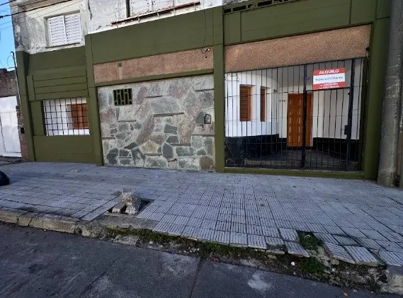 SE ALQUILA CASA DE DOS DORMITORIOS