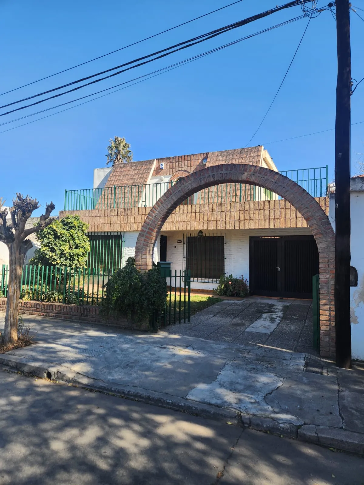 VENDO A MTS DE R20 - CASA 3 DORM  - HAB DE SERVICIO  - EXC UBICACION