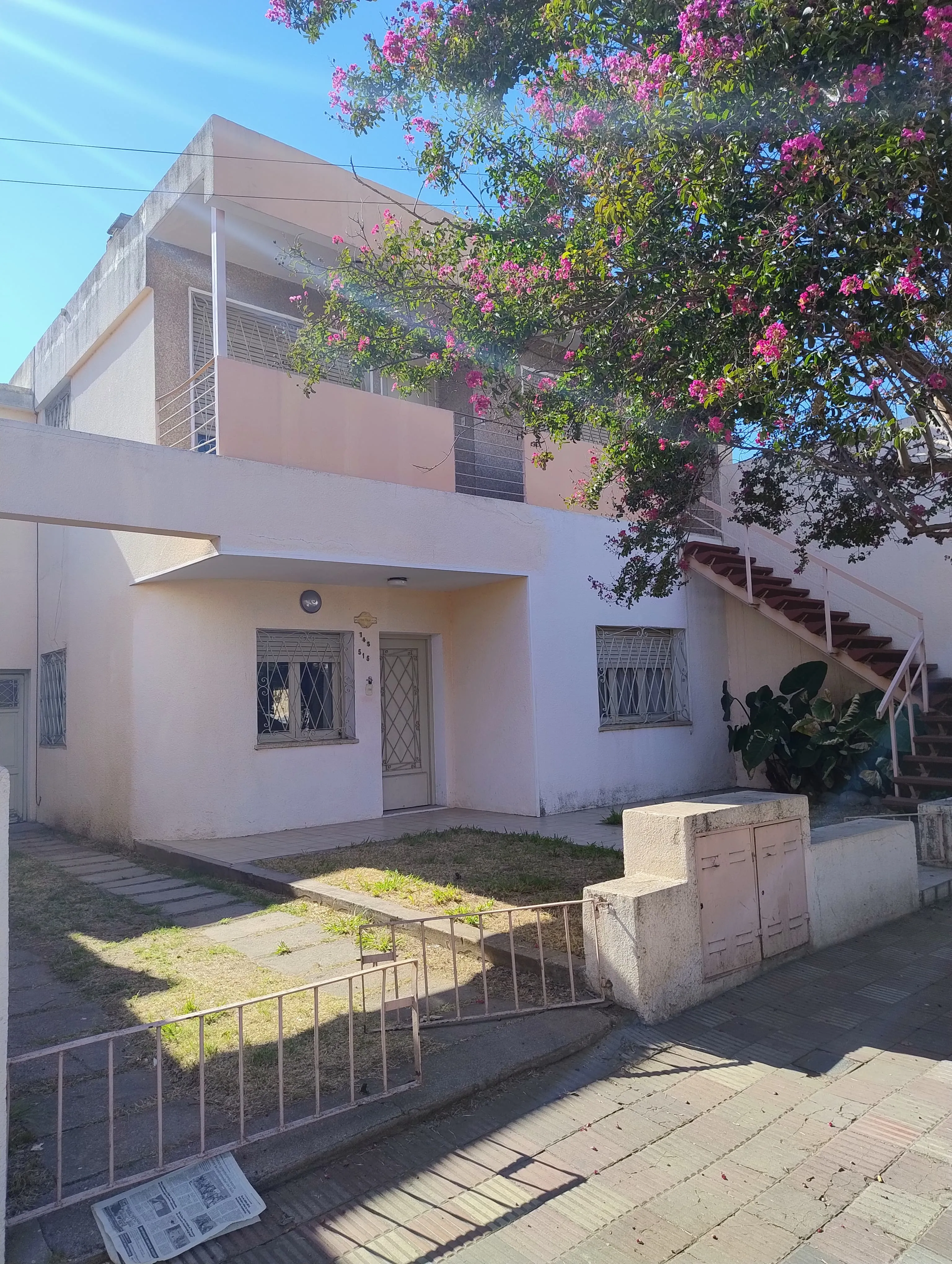 Alto Alberdi VENDO Casa 2 Dorm, 2 Baños y Patio + Depto 1 Dorm con terraza
