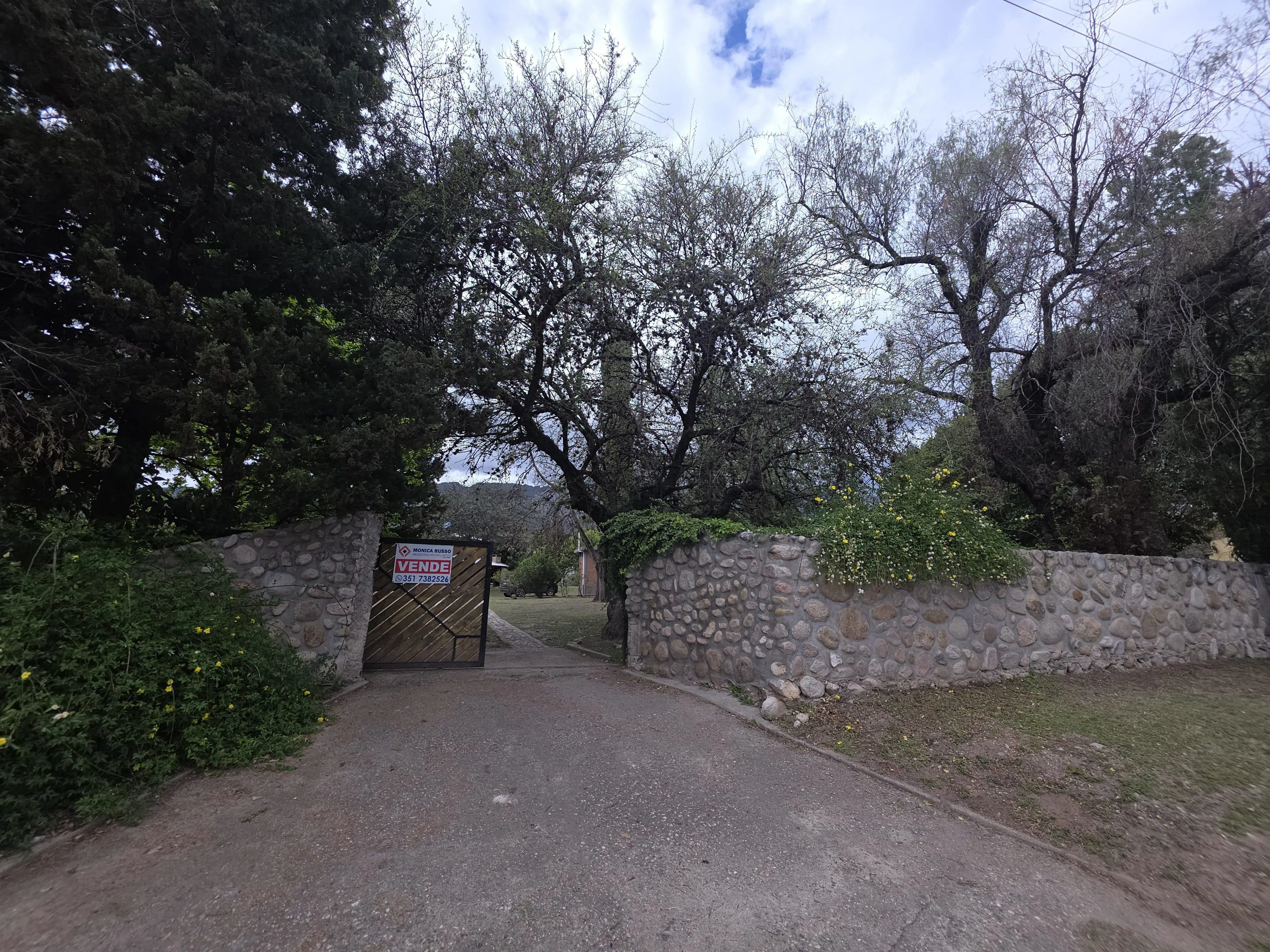 CASA EN VENTA + MONOAMBIENTE + CABAÑA  CON PILETA Y PARQUE GRANDE