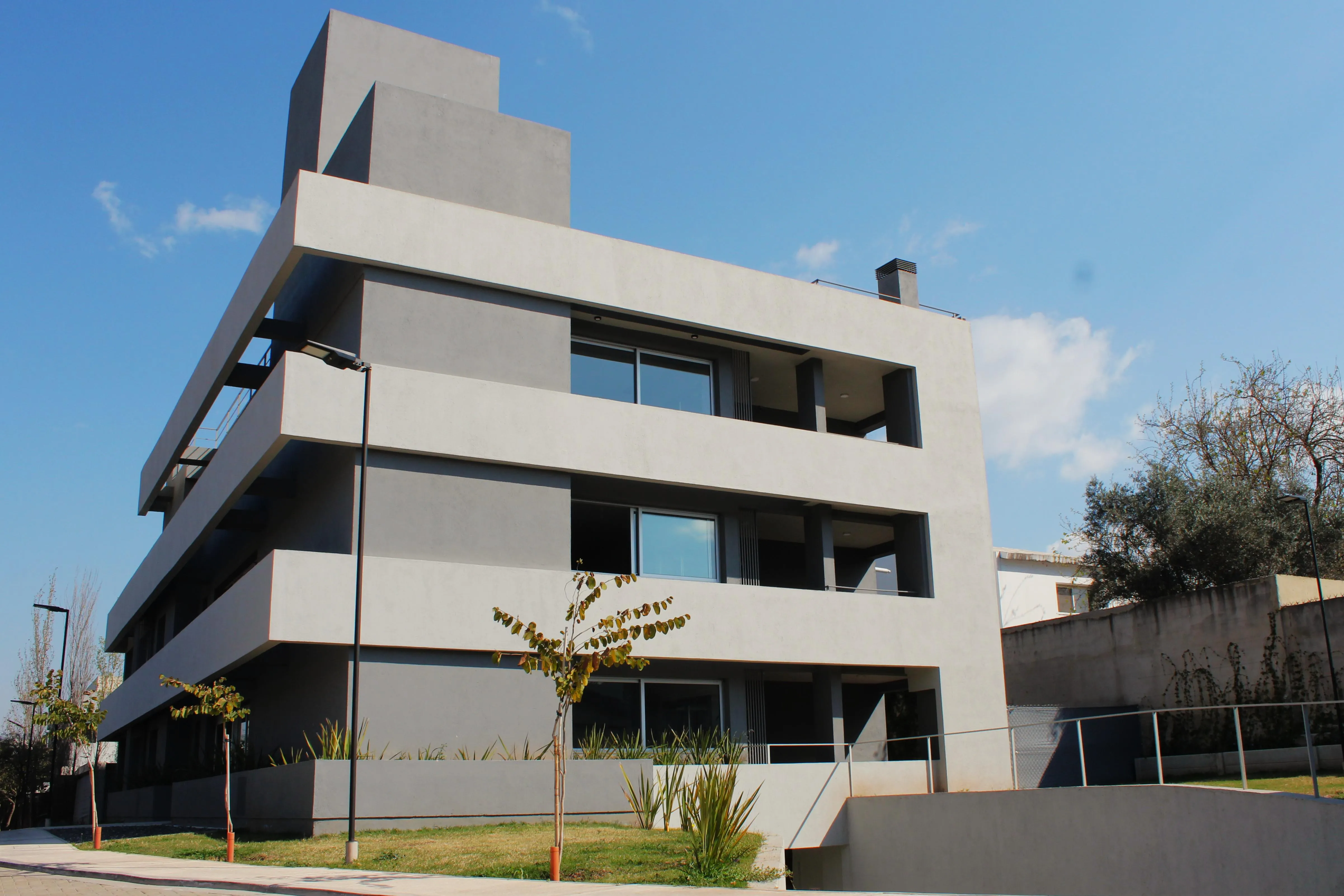 VENTA DEPARTAMENTO 2 Dormitorios 2 baños planta baja patio cochera A ESTRENAR