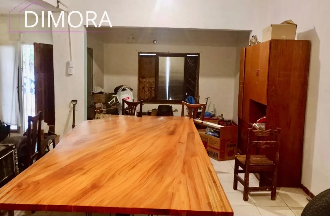 Casa a reciclar en venta con dos departamentos– Barrio Los Paraísos, Córdoba