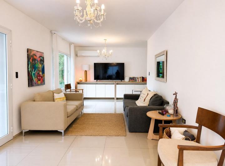 Casa · 240m² · 4 Ambientes · 4 Cocheras