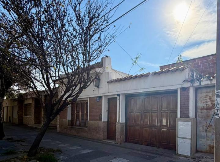 Casa · 140m² · 6 Ambientes · 1 Cochera