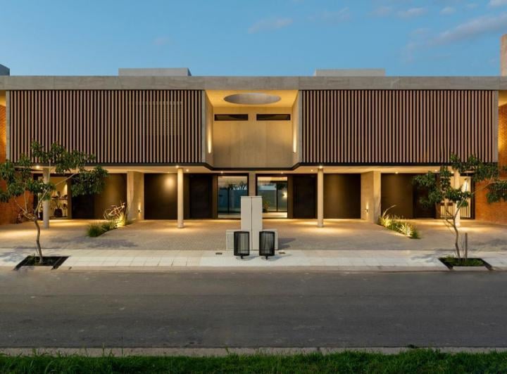Casa · 155m² · 5 Ambientes · 2 Cocheras
