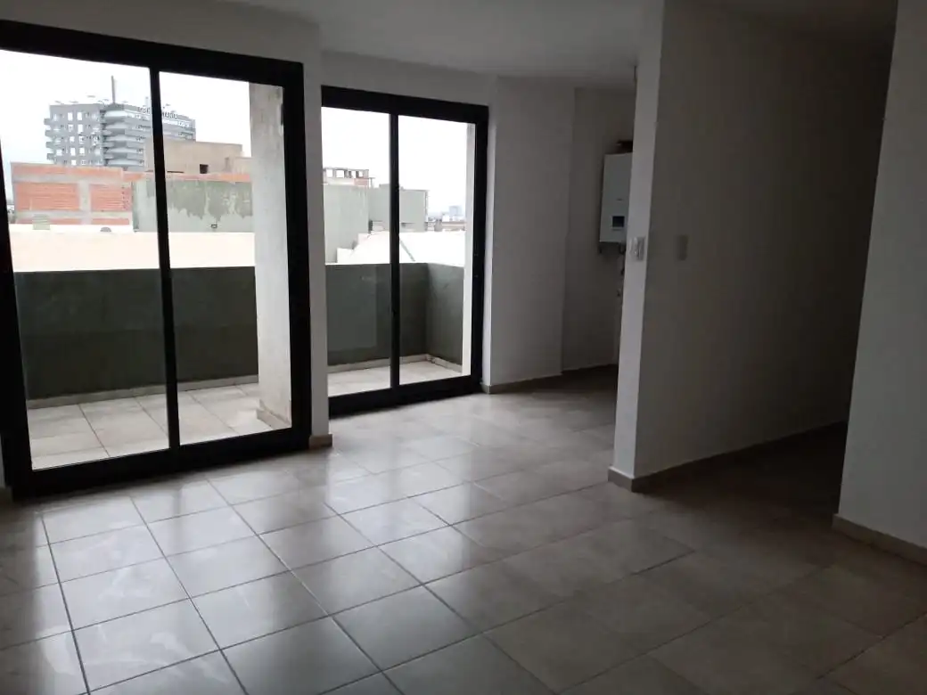 AMPLIO, PISO ALTO, CON COCHERA