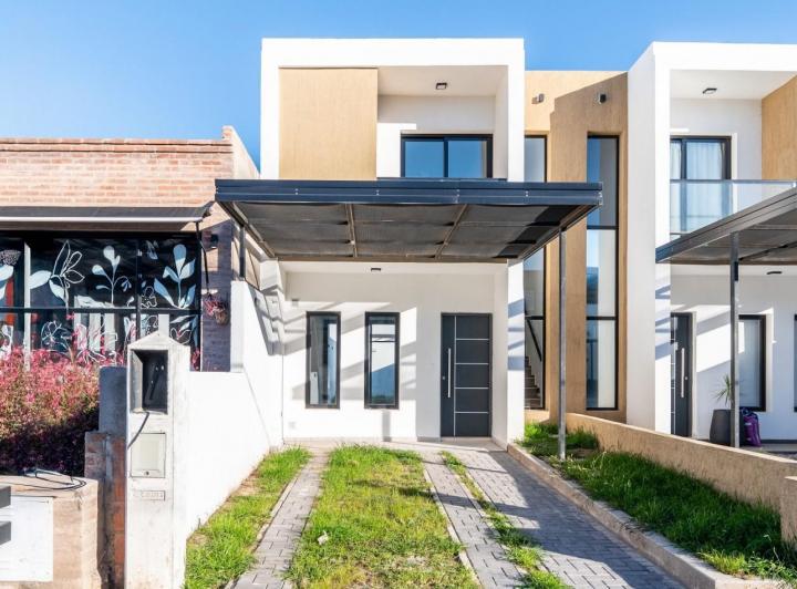 Casa · 99m² · 5 Ambientes · 1 Cochera