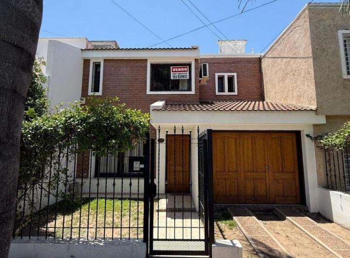 Casa · 135m² · 6 Ambientes · 1 Cochera