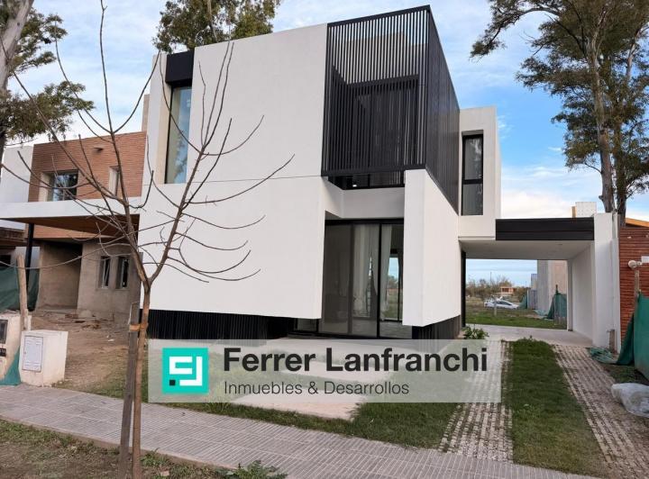 Casa · 125m² · 9 Ambientes · 2 Cocheras