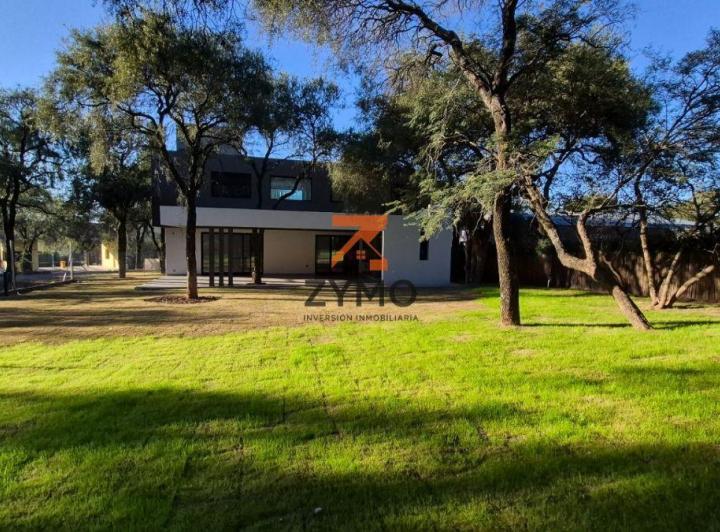 Casa · 312m² · 10 Ambientes · 2 Cocheras