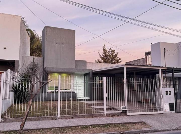 Casa · 74ha · 4 Ambientes