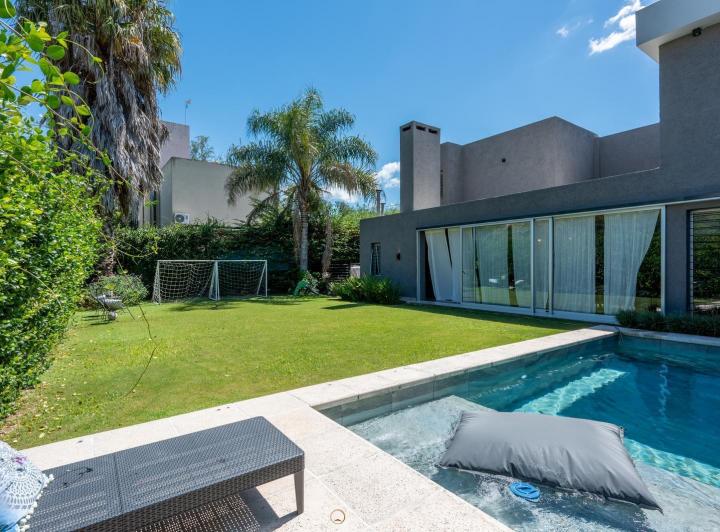Casa · 290m² · 3 Ambientes · 1 Cochera