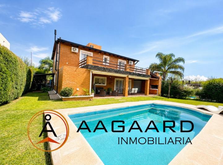 Casa · 280m² · 8 Ambientes · 1 Cochera