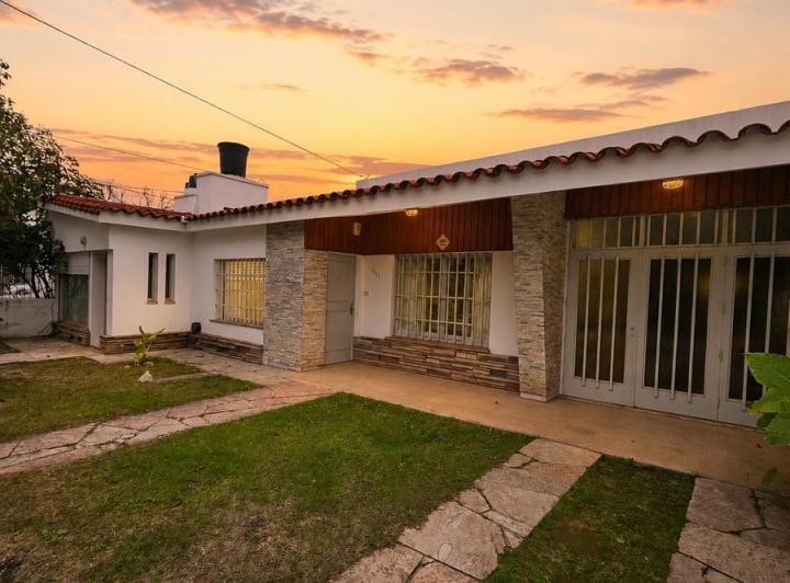 Casa · 170m² · 7 Ambientes · 2 Cocheras