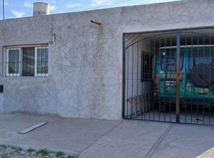 Casa · 130m² · 8 Ambientes · 1 Cochera